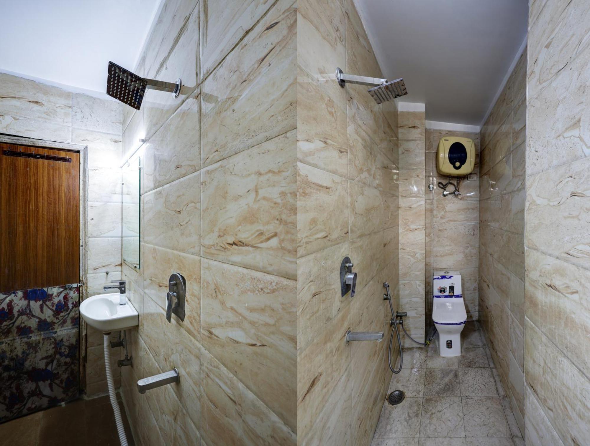 Hotel Nancy Dx Near Railway Station 3*